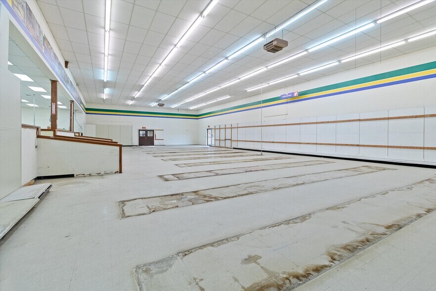 More Photos Of 6305 SW Highway 101, Lincoln City Warehouse For Sale