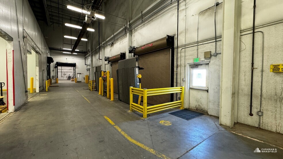 More Photos Of 31815 Great Western Dr, Windsor Manufacturing For Lease