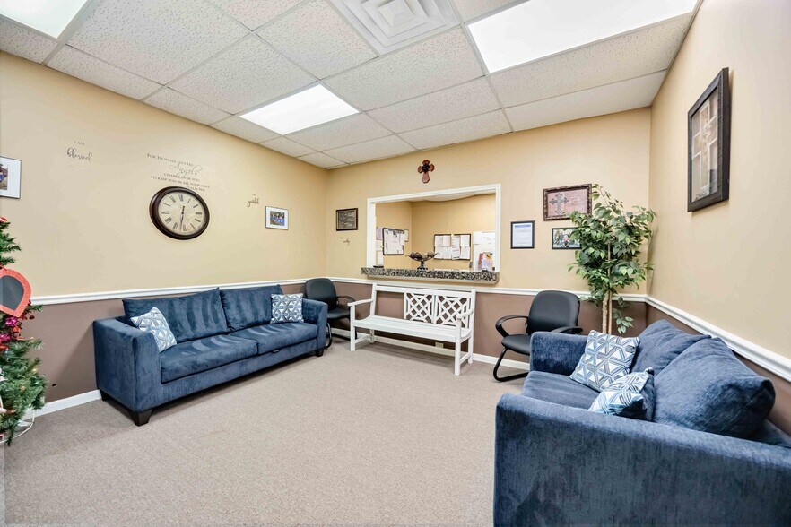 More Photos Of 14741 Pebble Bend Dr, Houston Loft Creative Space For Lease