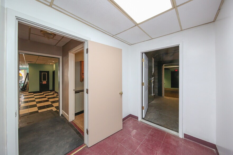 More Photos Of 130-148 Penn Ave, Salem Storefront Retail Office For Sale