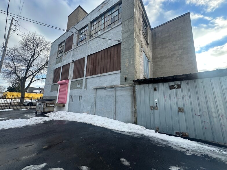 More Photos Of 2600-2604 W Fond Du Lac Ave, Milwaukee Manufacturing For Sale