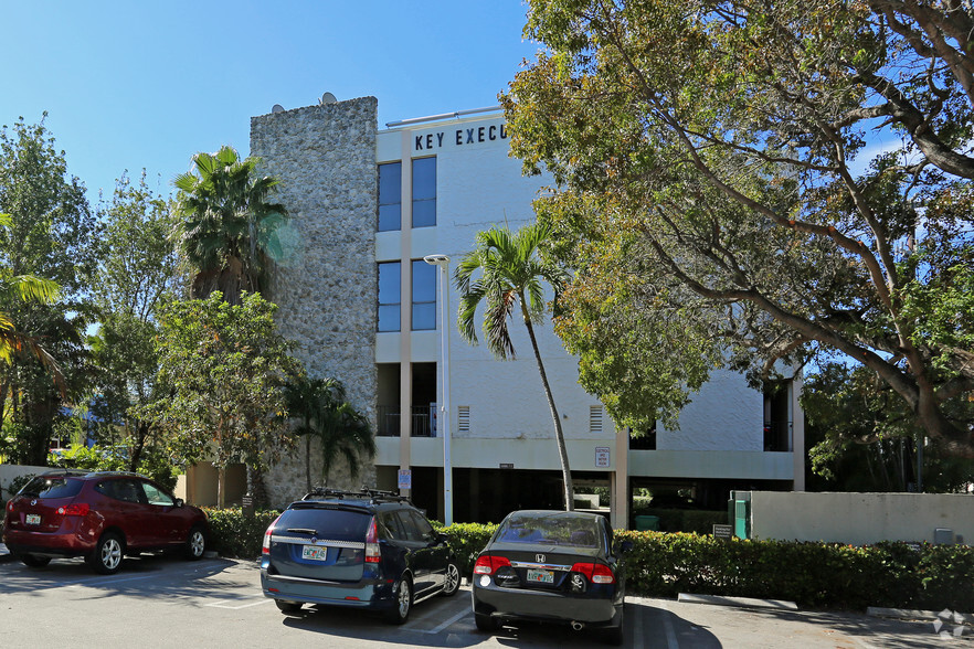 Primary Photo Of 104 Crandon Blvd, Key Biscayne Office For Sale