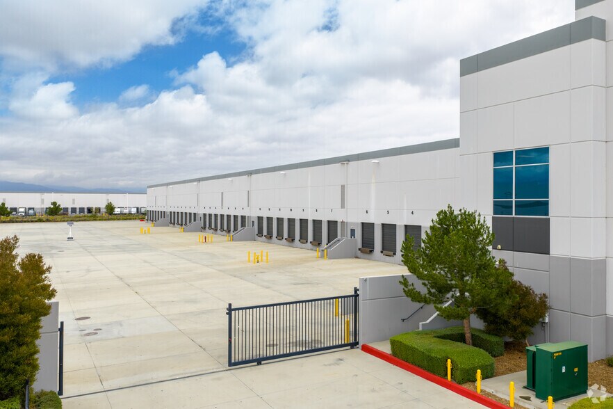 More Photos Of 15996 Jurupa Ave, Fontana Distribution For Lease