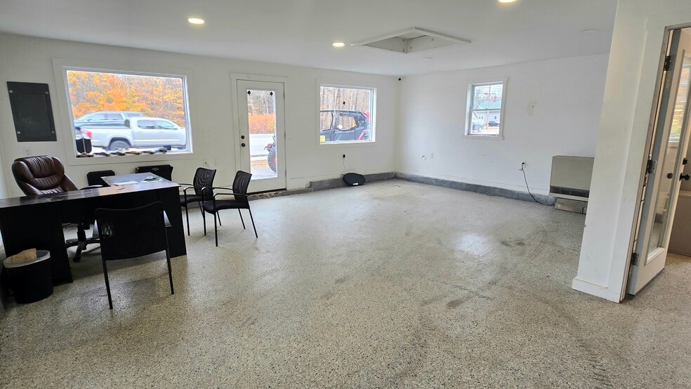 More Photos Of 187 Dover Rd, Chichester Freestanding For Sale