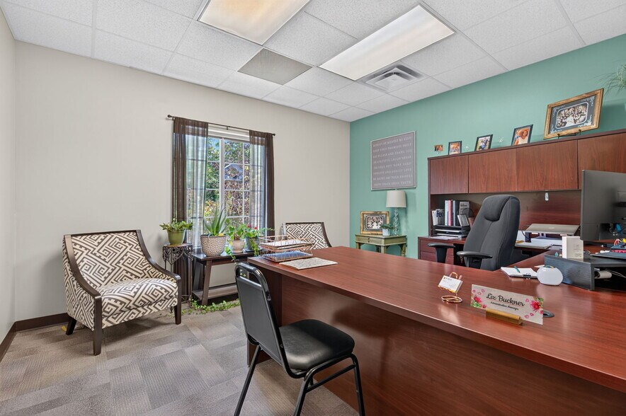 More Photos Of 1567 W Diane St, Ozark Office For Sale
