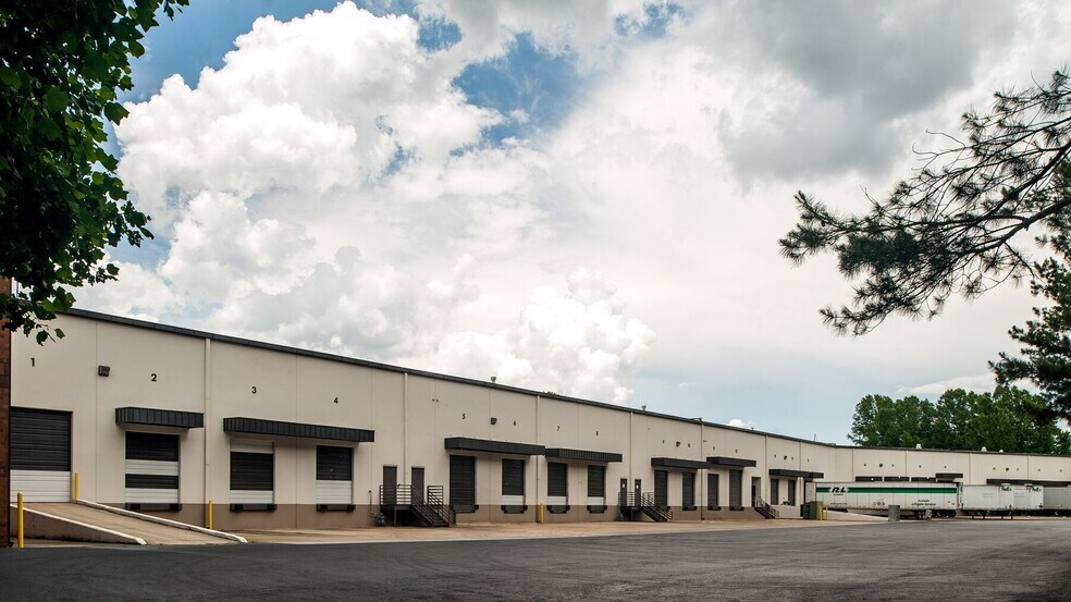 More Photos Of 210 The Bluffs, Austell Unknown For Lease