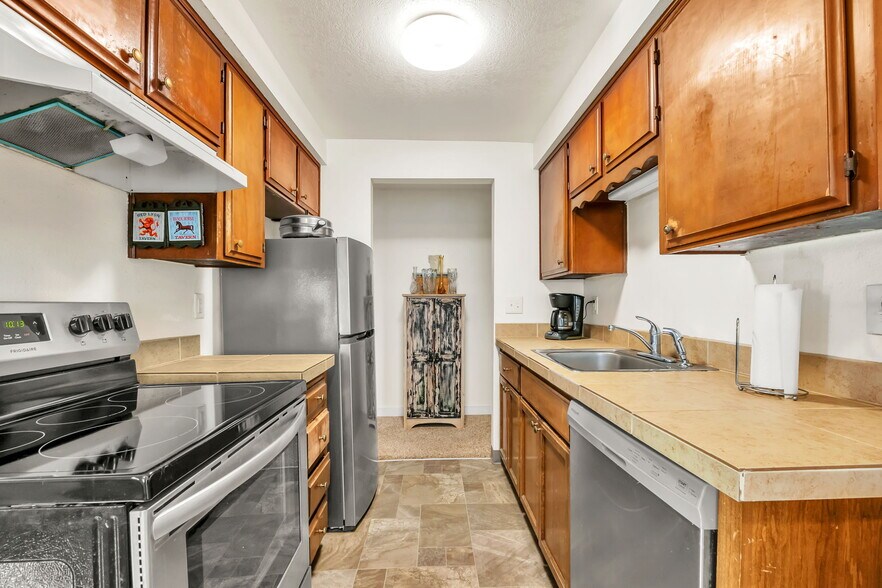More Photos Of 805-875 Gerth Ave NW, Salem Apartments For Sale