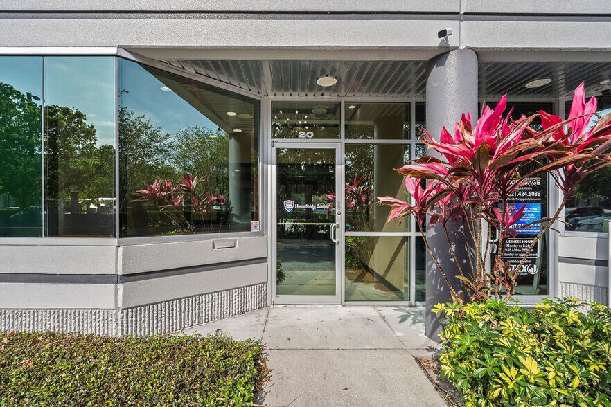 More Photos Of 7901 Kingspointe Pky, Orlando Showroom For Sale