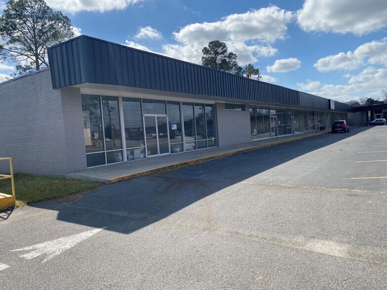 More Photos Of 106 E 16th Ave, Cordele General Retail For Sale