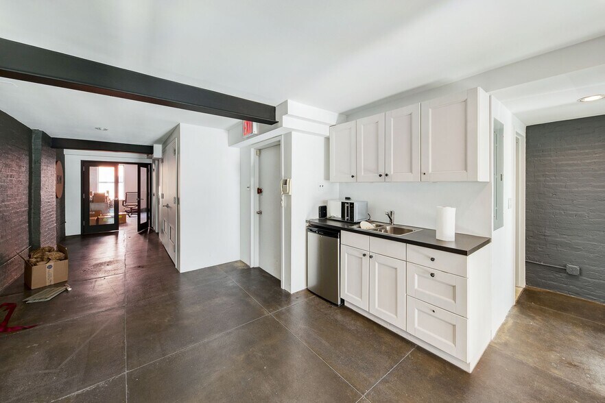 More Photos Of 185 Franklin St, New York Office For Sale