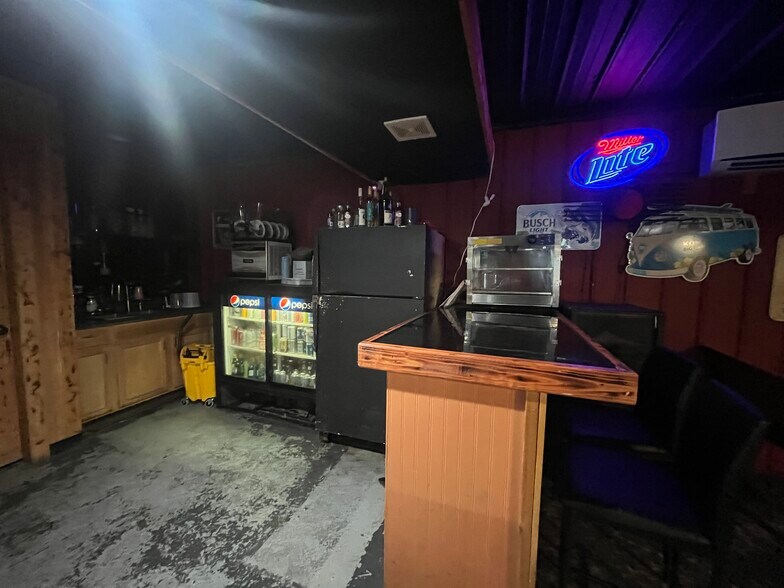 More Photos Of 219 Main St, Hale Flex For Sale