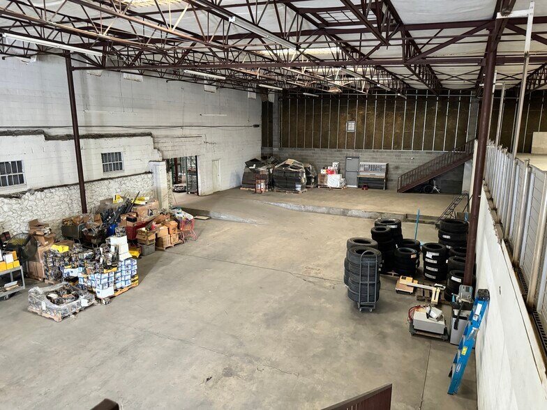 More Photos Of 2401 Alameda Ave, El Paso Showroom For Sale