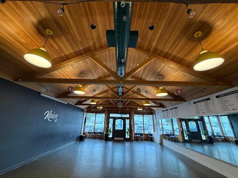 More Photos Of 120 W Boylston St, Worcester Freestanding For Sale