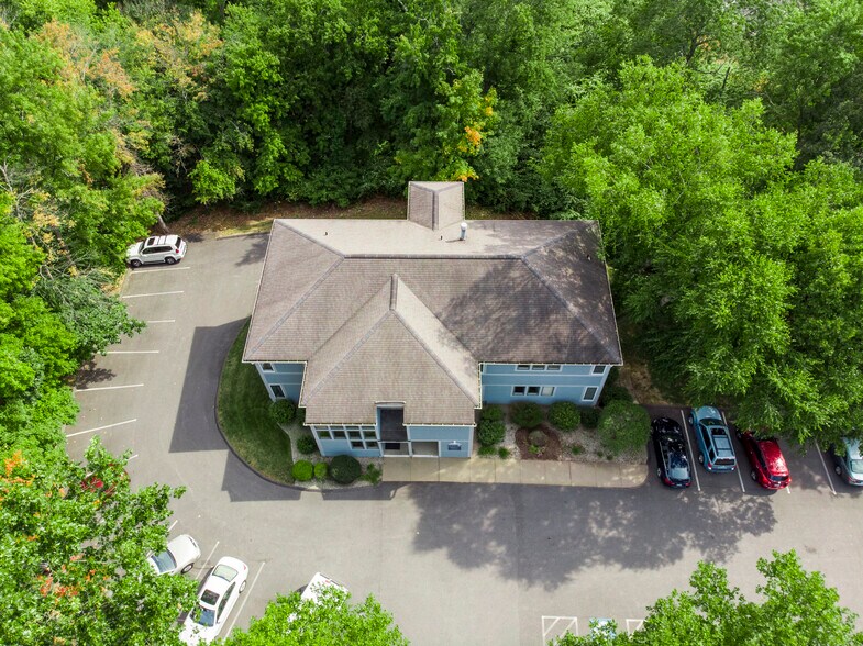 More Photos Of 155 Sycamore St, Glastonbury Office For Lease