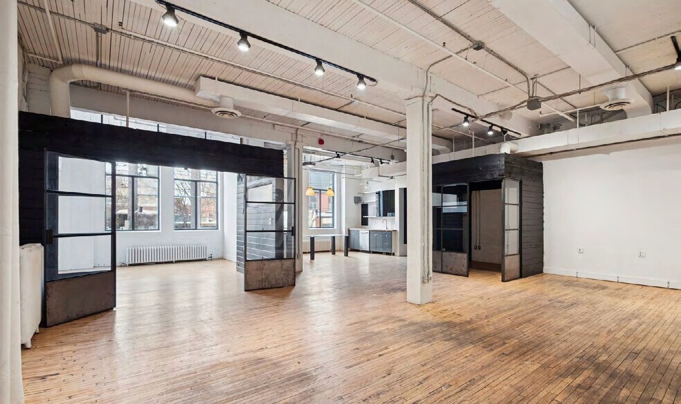 More Photos Of 183 Bathurst St, Toronto Office For Lease