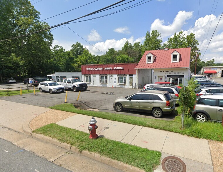 Primary Photo Of 9780-9786 Fairfax Blvd, Fairfax Veterinarian Kennel For Sale