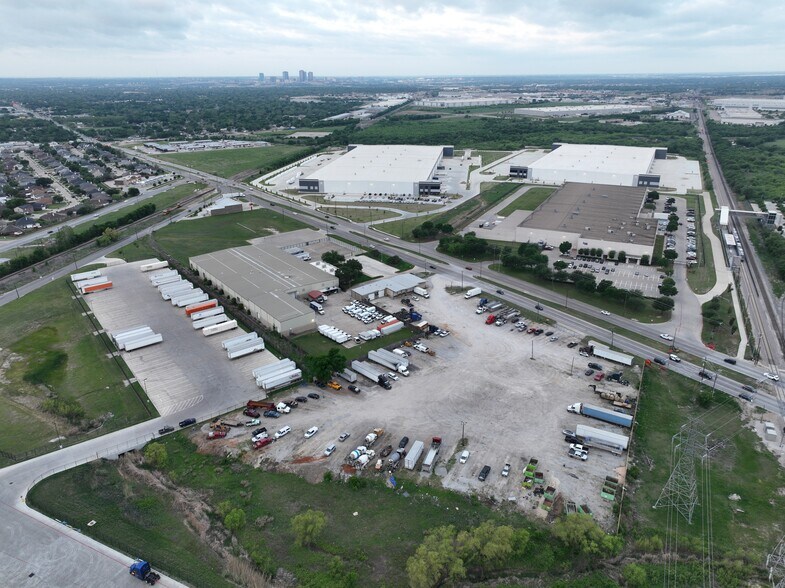 More Photos Of 3900 N Beach St, Haltom City Warehouse For Sale