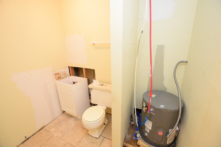 More Photos Of 2175 W Choctaw St, Tahlequah Light Distribution For Sale