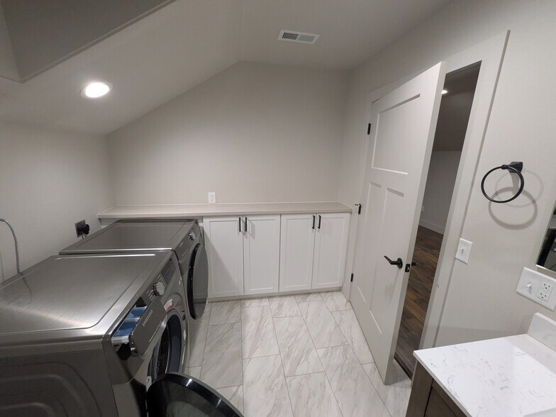 More Photos Of 6891 Grand Ave, Billings Service For Lease