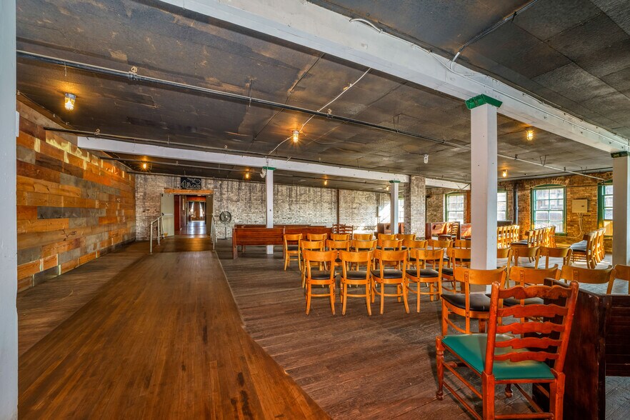 More Photos Of 923 N E St, Richmond Storefront For Sale