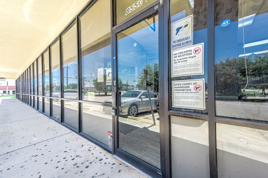 More Photos Of 8530 S Braeswood Blvd, Houston Freestanding For Lease
