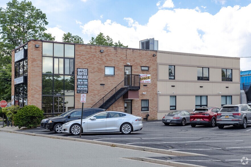 More Photos Of 40 Underhill Blvd, Syosset Office For Lease