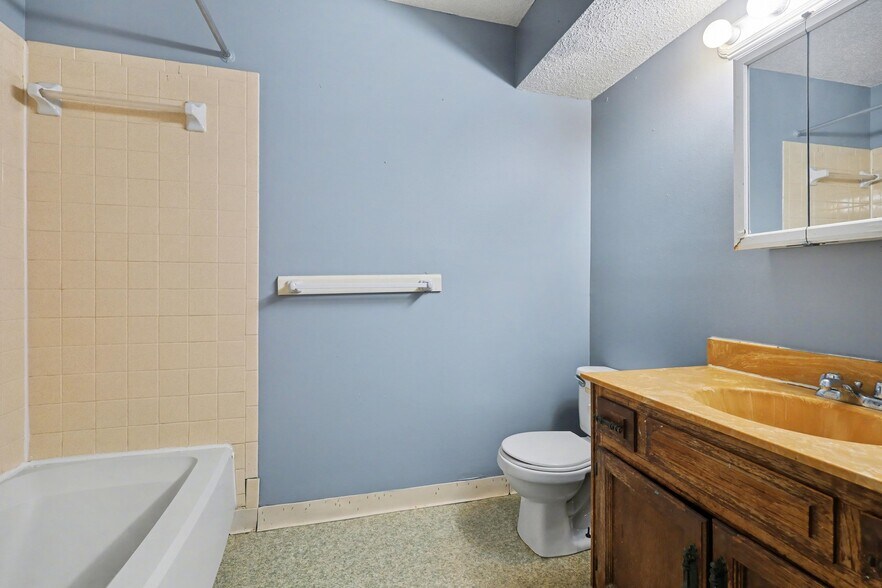 More Photos Of 8622-8630 Lane Ave, Raytown Apartments For Sale
