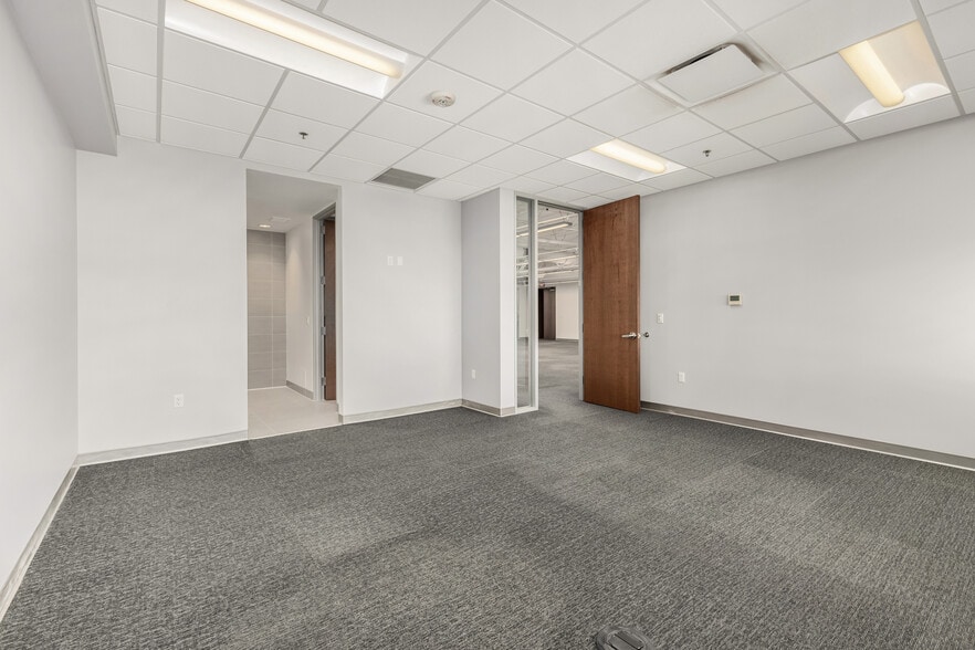 More Photos Of 450 N 54th St, Chandler Distribution For Lease