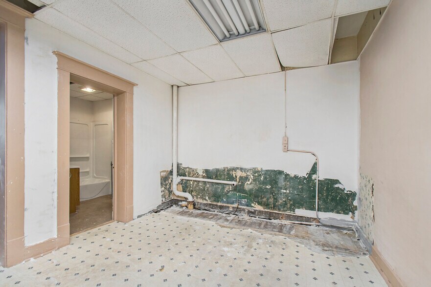 More Photos Of 111 Commercial St, Dowagiac Storefront Retail Residential For Sale