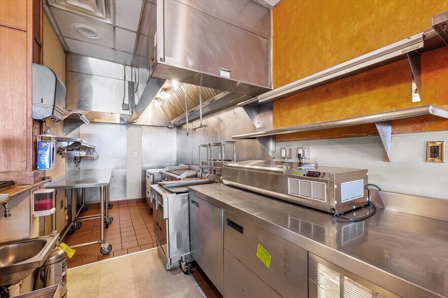 More Photos Of 201 N Broadway Ave, Urbana Restaurant For Sale