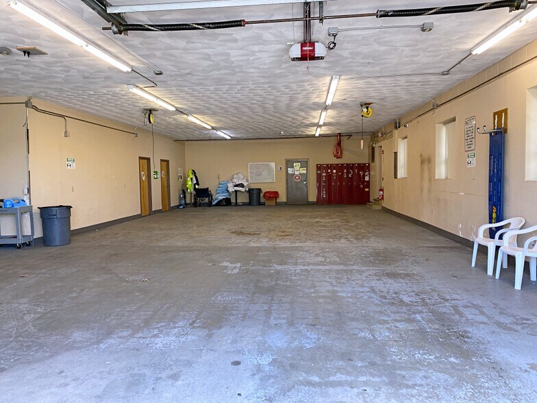 More Photos Of 217 Middlesex Tpke, Burlington Office For Lease