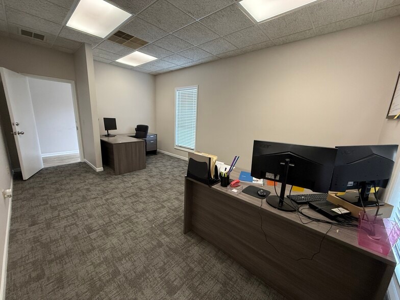 More Photos Of 150 E Fire Tower Rd, Winterville Office Residential For Lease