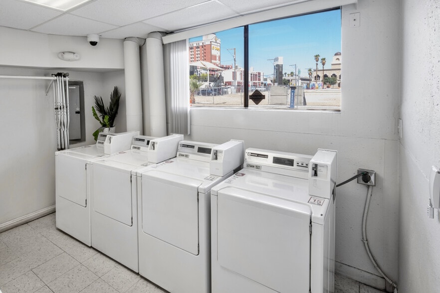 More Photos Of 200 S 8th St, Las Vegas Apartments For Sale