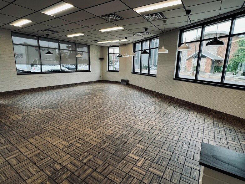 More Photos Of 5233 N Milwaukee Ave, Chicago Restaurant For Sale