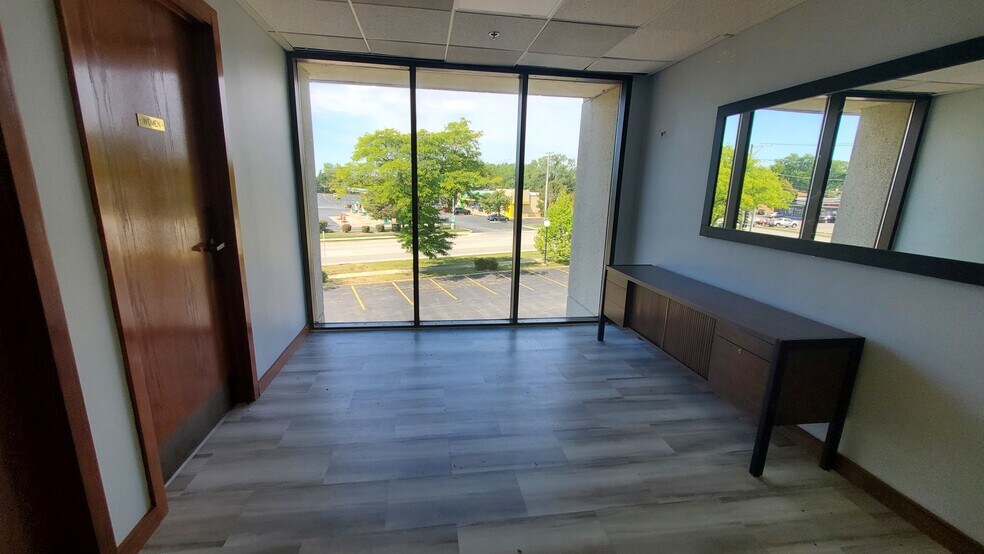 More Photos Of 1300 Irving Park Rd, Streamwood General Retail For Sale