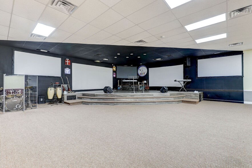 More Photos Of 8 Music Fair Rd, Owings Mills Flex For Sale