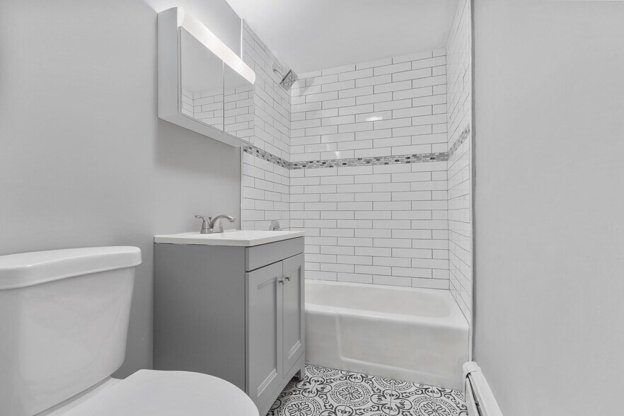 More Photos Of 36 Huntington St, Hartford Apartments For Sale