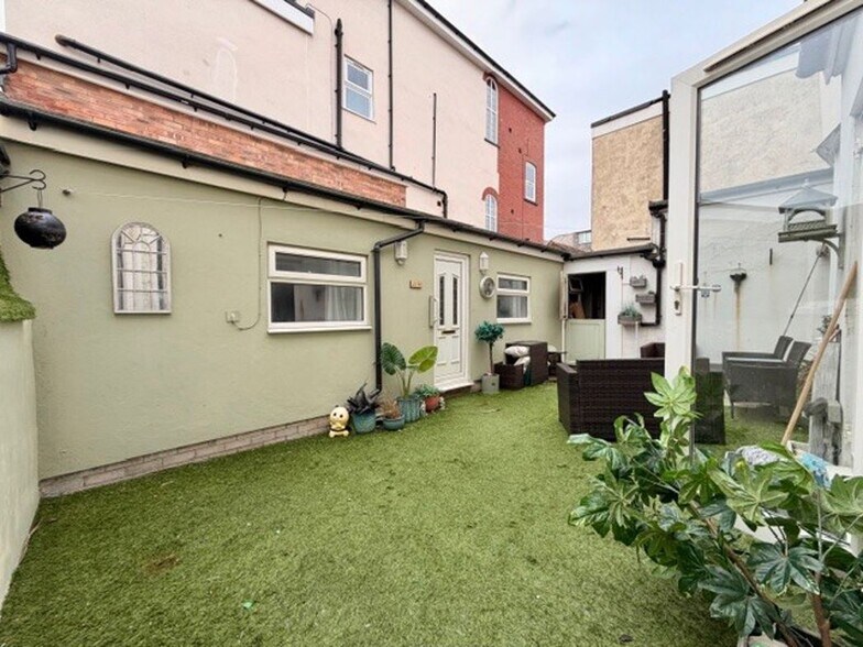 More Photos Of 20-22 Holmfield Rd, Blackpool Hotel For Sale