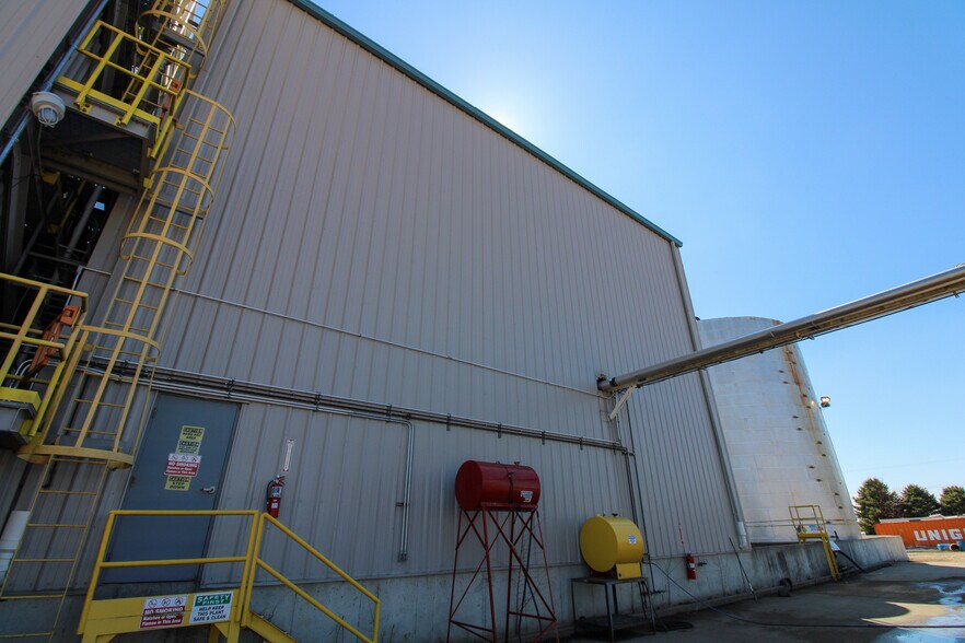 More Photos Of 5640 44th Ave S, Clinton Industrial For Sale