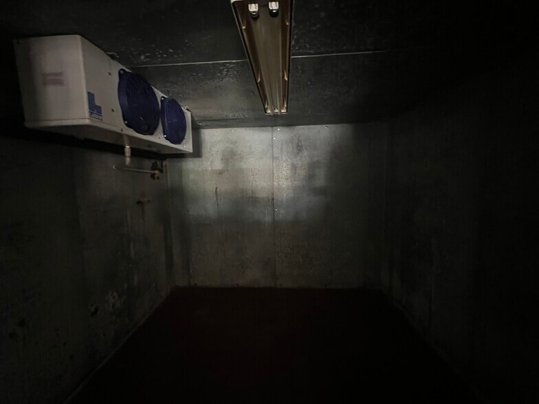 More Photos Of 3450 Demetropolis Rd, Mobile Restaurant For Sale