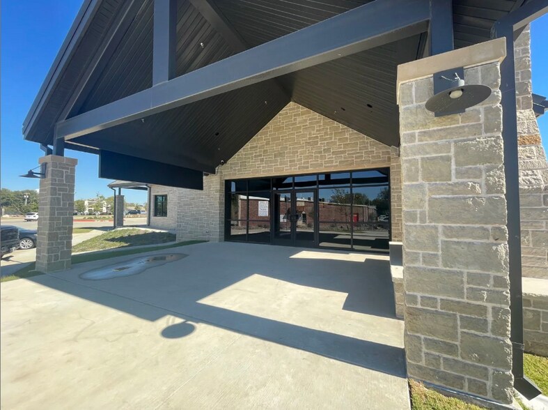 More Photos Of 2220 Sam Rayburn Hwy, Melissa Medical For Lease