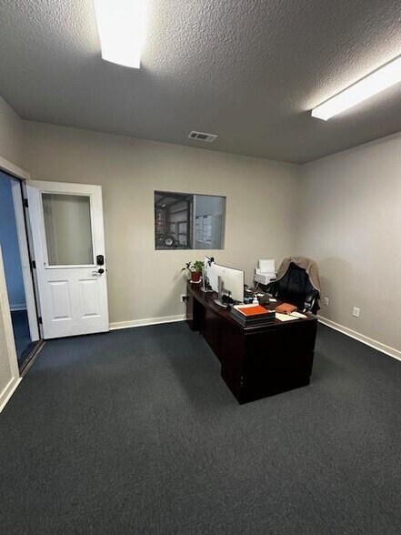More Photos Of 2554 Highway 290 Hwy, Dripping Springs Warehouse For Lease