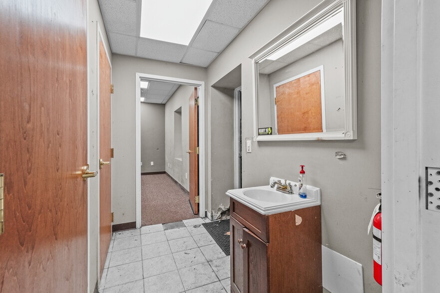 More Photos Of 495 Central Ave, Seekonk Medical For Lease