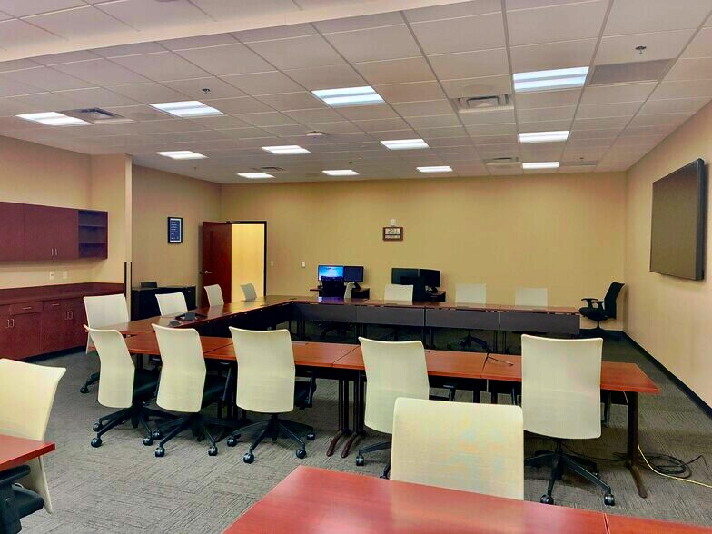 More Photos Of 3231 N Star Cir, Louisville Office For Lease