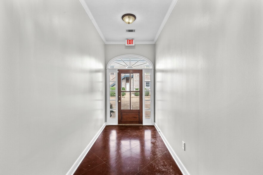 More Photos Of 403-C Towne Center Blvd, Ridgeland Office For Sale