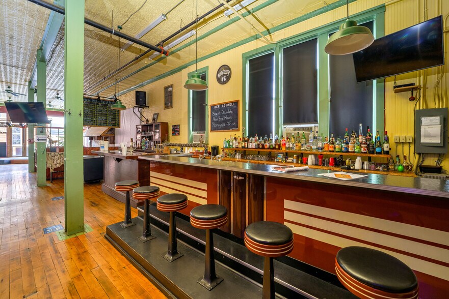 More Photos Of 923 N E St, Richmond Storefront For Sale