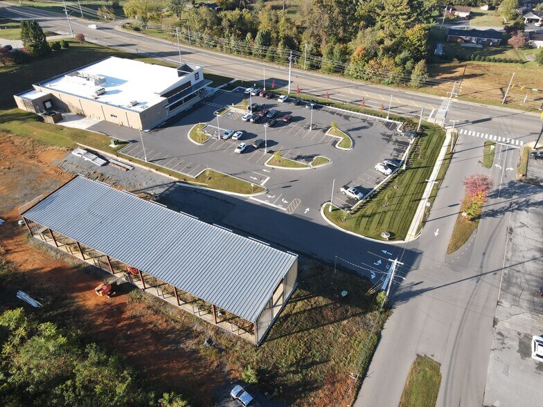 More Photos Of 110 Whitewood Blvd, Johnson City General Retail For Lease