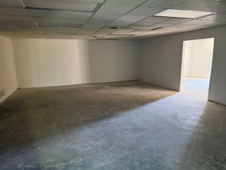 More Photos Of 1011 E 7th St, Odessa Office For Sale