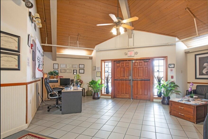 More Photos Of 3808 Tamiami Trl, Sarasota Medical For Lease
