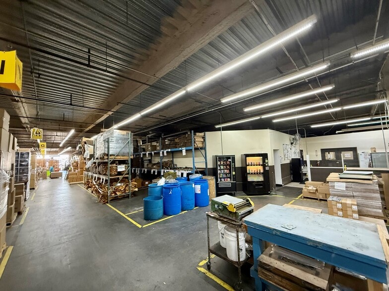 More Photos Of 3940 Pixie Ave, Lakewood Warehouse For Lease
